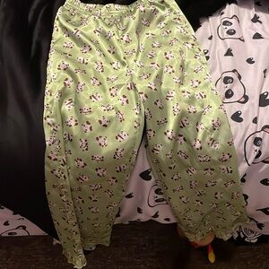 Has pandas it's  silk